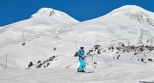 Лыжник на курорте "Эльбрус". Фото: администрация курорта https://t.me/elbrusresort/3519