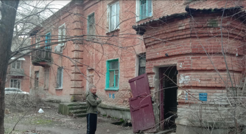 Потолок рухнул в жилом доме в Волгограде