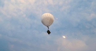 Воздушный шар в небе. Иллюстрация создана с помощью программы Photoshop