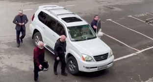 Арест Адгура Харазии. Скриншот с видео телеграм-канала "D News Абхазия" https://t.me/DNAbkhazia/10162