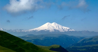 Эльбрус. Фото: Konstantin Malanchev. Flickr https://ru.wikipedia.org/ Эльбрус. Фото: Konstantin Malanchev. Flickr https://ru.wikipedia.org/