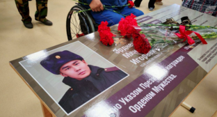 "Парта Героя" Мингияну Эрдненову. Скриншот фото из Telegram-канала администрации Элисты от 19.09.25, https://t.me/gorodelista1/21464. "Парта Героя" Мингияну Эрдненову. Скриншот фото из Telegram-канала администрации Элисты от 19.09.25, https://t.me/gorodelista1/21464.