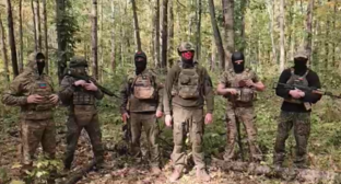 Участники СВО обратились к Меликову. Стоп-кадр видео Telegram-канала "Черновик" от 24.09.25, https://t.me/chernovik/89596. Участники СВО обратились к Меликову. Стоп-кадр видео Telegram-канала "Черновик" от 24.09.25, https://t.me/chernovik/89596.