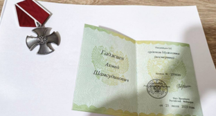 Орден Ахмеда Гаджиева. Скриншот фото из Telegram-канала администрации Гумбетовского района от 24.09.25, https://t.me/Gumbet05/28770 Орден Ахмеда Гаджиева. Скриншот фото из Telegram-канала администрации Гумбетовского района от 24.09.25, https://t.me/Gumbet05/28770