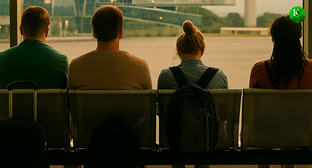 Пассажиры ждут вылета. Иллюстрация создана "Кавказским узлом" с помощью ИИ в программе Copilot Пассажиры ждут вылета. Иллюстрация создана "Кавказским узлом" с помощью ИИ в программе Copilot