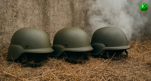 Каски военных. Иллюстрация создана «Кавказским узлом» с помощью ИИ в программе Copilot Каски военных. Иллюстрация создана «Кавказским узлом» с помощью ИИ в программе Copilot