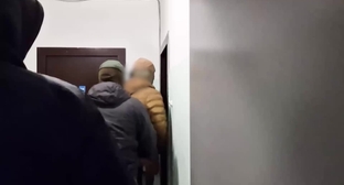 Задержание подозреваемого в подготовке теракта в синагоге Пятигорска. 6 октября 2025 г. Скриншот видео ФСБ России Задержание подозреваемого в подготовке теракта в синагоге Пятигорска. 6 октября 2025 г. Скриншот видео ФСБ России