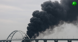Дым на мосту. Иллюстрация создана «Кавказским узлом» с помощью ИИ в программе Copilot