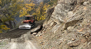 Расчистка дороги от оползня в Чародинском районе Дагестана. Фото: https://mintransdag.ru/ Расчистка дороги от оползня в Чародинском районе Дагестана. Фото: https://mintransdag.ru/