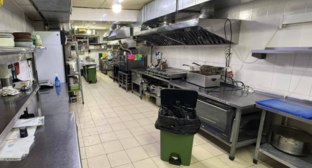 На кухне кафе проводится проверка. Скриншот фото из Telegram-канала прокуратуры Дагестана от 13.11.25, https://t.me/procuratura05/4459 На кухне кафе проводится проверка. Скриншот фото из Telegram-канала прокуратуры Дагестана от 13.11.25, https://t.me/procuratura05/4459