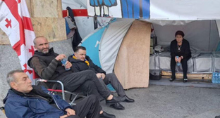 Участники голодовки в Тбилиси. 28 октября 2025 г. Фото: TV Pirveli|RFL https://t.me/Tbilisi_life/43071 Участники голодовки в Тбилиси. 28 октября 2025 г. Фото: TV Pirveli|RFL https://t.me/Tbilisi_life/43071