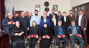 Родным бойцов переданы награды. Скриншот фото из Telegram-канала администрации Дахадаевского района от 14.11.25, https://t.me/urkarakh_ru/25654 Родным бойцов переданы награды. Скриншот фото из Telegram-канала администрации Дахадаевского района от 14.11.25, https://t.me/urkarakh_ru/25654