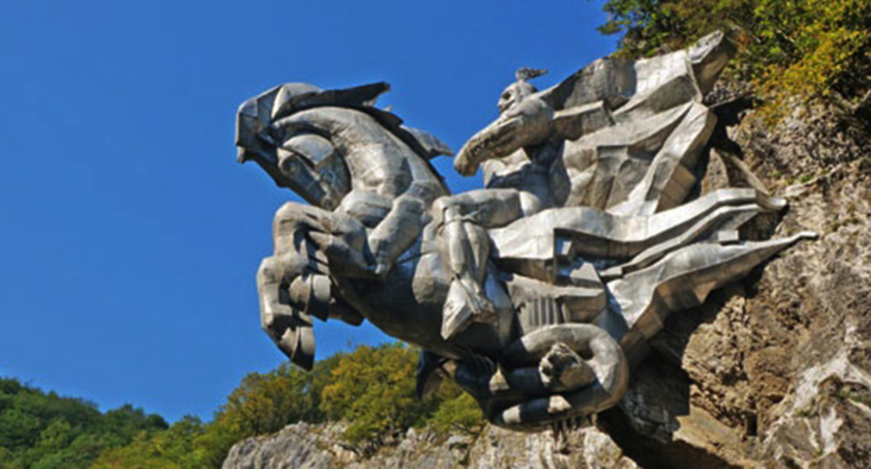 Скульптура Уастырджи в Алагирском ущелье. Фото https://rfsosetia.mid.ru/ru