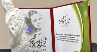 Афияддин Мамедов стал обладателем премии "Наргиз". Скриншот фото из Facebook Сары Рагимовой https://www.facebook.com/photo?fbid=769316072835910&set=a.111844718583052(деятельность компании Meta, владеющей соцсетью, запрещена в России). 