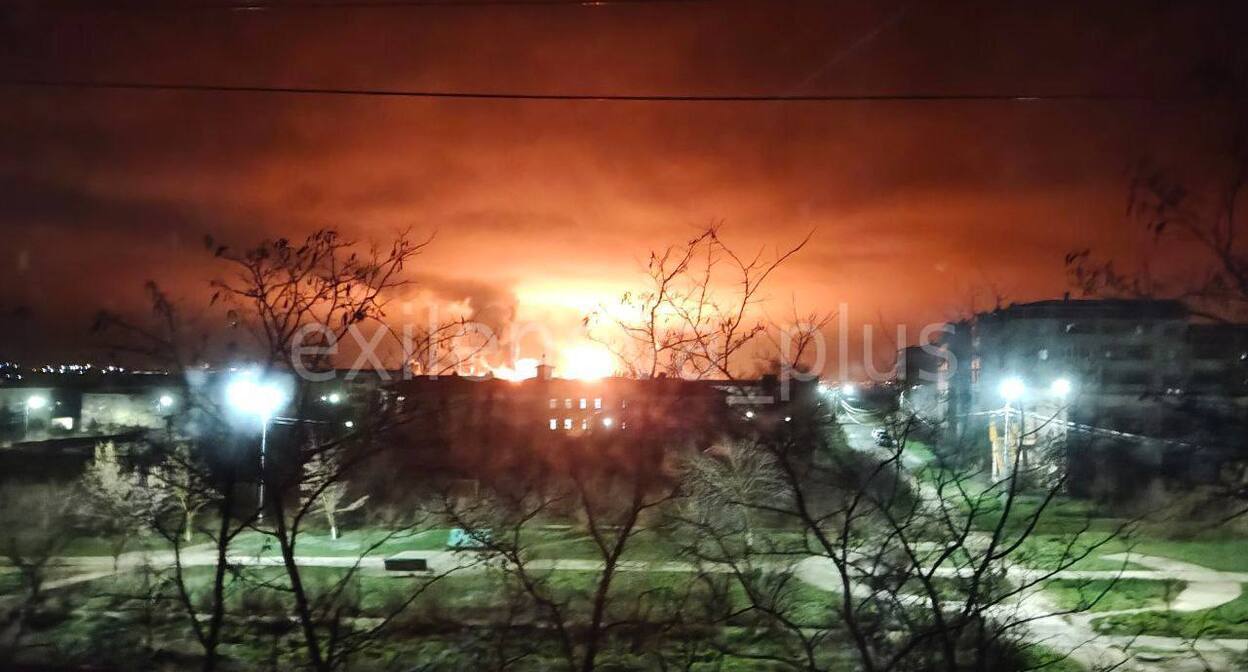 Пожар в Буденновске. 23 декабря 2025 г. Скриншот видео https://censor.net/ru/photonews/3591917/pojar-v-budennovske-chto-izvestno-ob-atake-dronov-v-rf