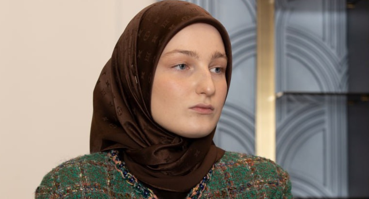 Хадижат Кадырова. Фото https://chechnya.gov.ru/wp-content/uploads/2024/02/RK_Taymaskhanov_Galas_31012024_4.jpg