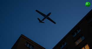 БПЛА над городом. Иллюстрация создана «Кавказским узлом» с помощью ИИ в программе Copilot