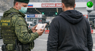 Проверка документов. Иллюстрация создана «Кавказским узлом» с помощью ИИ в программе Copilot