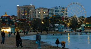 Центральный пляж в Анапе. Скриншот фото из Telegram-канала "Маковозовы" от 02.04.26, https://t.me/makovozovy/57057