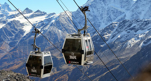 Канатная дорога на "Эльбрусе". Фото: https://pravitelstvo.kbr.ru/news/na-kurorte-elbrus-k-2028-godu-poyavitsya-novaya-kanatnaya-doroga-azau-mir.html