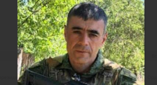 Алибек Шукуров. Скриншот фото администрации Усть-Джегутинского района от 10.04.26, https://t.me/udmunicipal/16284.