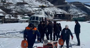 Эвакуация метеоролога со станции Сулак. Фото: МЧС России