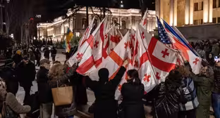 Протестующие на проспекте Руставели. Фото: Мариам Кавшбая / Publika