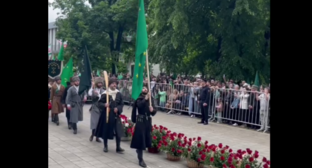 Участники шествия в Нальчике 21.05.25, стоп-кадр видео https://t.me/zapravakbr/3361.
