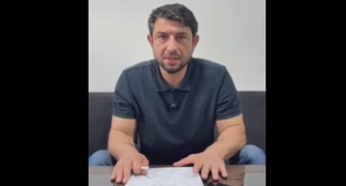 Кадр видеообращения Рамиса Агабекова, опубликованного Шамилем Хадулаевым https://t.me/KhadulaevShamil/