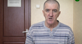 Артур Денисултанов. Иллюстрация создана "Кавказским узлом" с помощью ИИ в программе Copilot