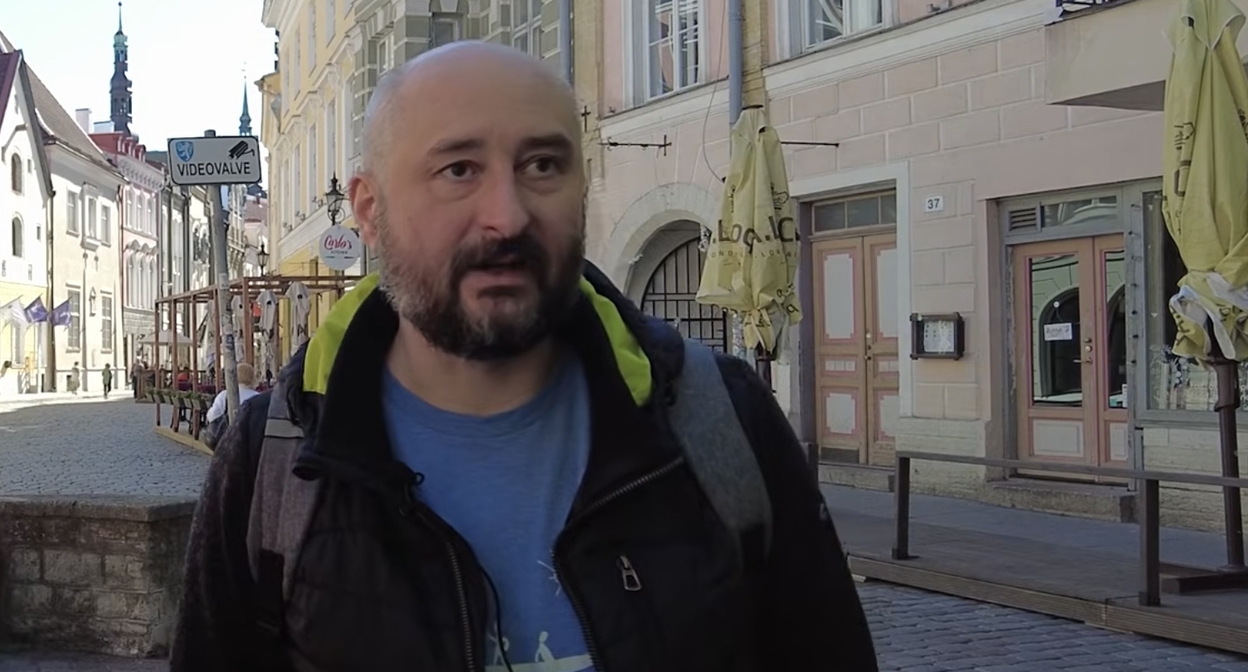Аркадий Бабченко (внесен Минюстом РФ в реестр иноагентов). Кадр видео Балтия Без Цензуры / YouTube