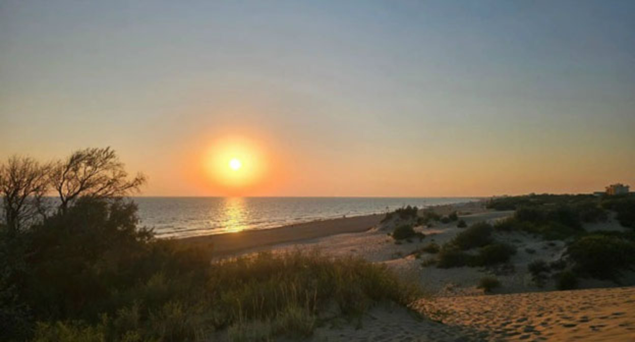 Пляж в Анапе. Фото Юрий Озаровский https://vk.ru/seaoz