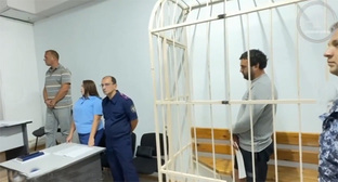 Сергей Крбашян в зале суда. Скриншот видео https://incidentia.ru/news/v-sochi-organizatory-smertelnoy-ekskursii-na-2026-08-04