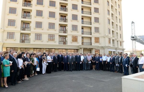 Журналисты после эфира трахаются на столе смотреть порно онлайн или скачать